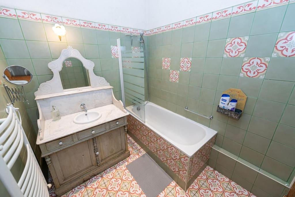 Anna-Maria : Grand Appartement 10 Personnes+Parking Prive -Actif+ Location- Marseille Eksteriør bilde